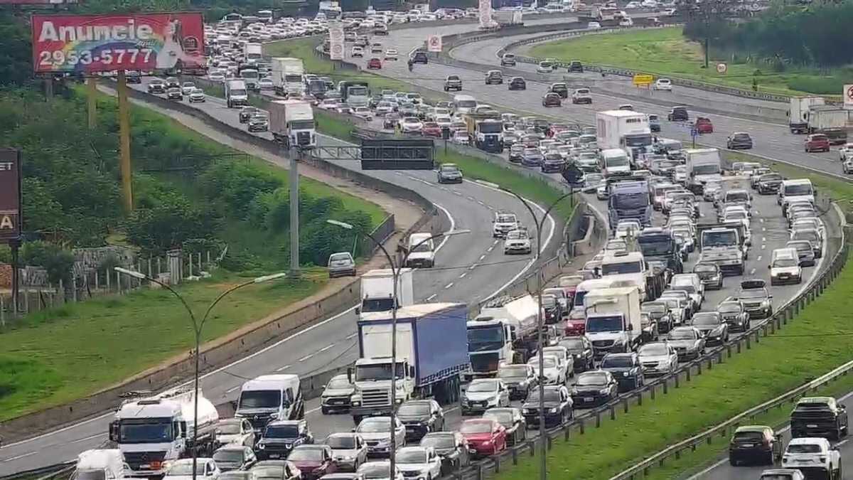 Efeito Carnaval? Rodovia que liga SP ao interior apresenta 12km de lentidão